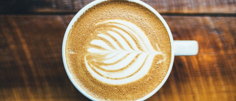 10 tips voor goedkoop koffie drinken (thuis)